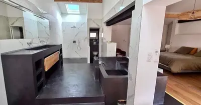 Cuisine ou kitchenette dans l'établissement VILLA DE PRESTIGE avec salle de sports privée