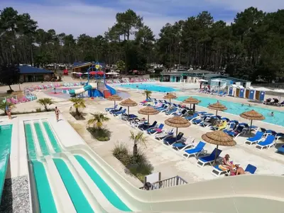 Piscine de l'établissement Mobilhome Mag Ced les Dunes de contis Piscines et Plage ou située à proximité