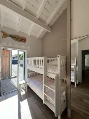 Un ou plusieurs lits dans un hébergement de l'établissement Maison de vacances 4 étoiles, Mimizan plage sud