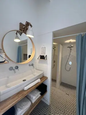 Salle de bains dans l'établissement Maison de vacances 4 étoiles, Mimizan plage sud