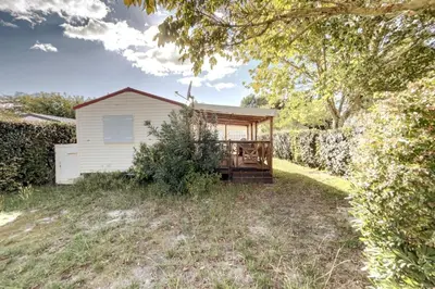 Jardin de l'établissement Mobilhome La Plage