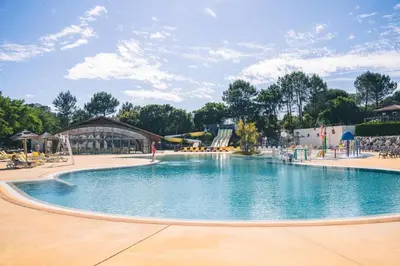 Piscine de l'établissement Mobilhome La Plage ou située à proximité