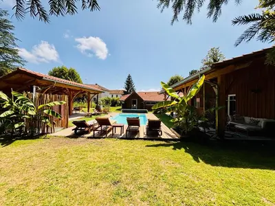 Piscine de l'établissement Villa La Forge ou située à proximité