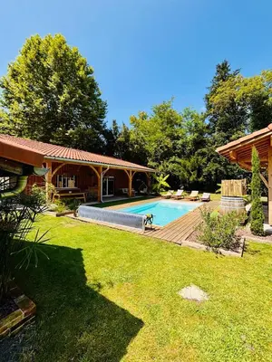 Piscine de l'établissement Villa La Forge ou située à proximité