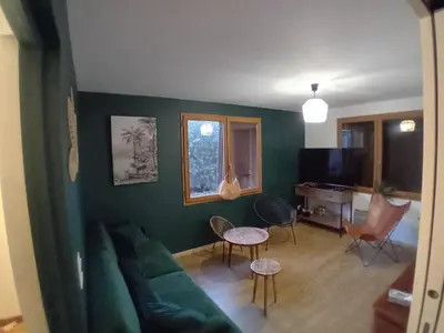 Télévision ou salle de divertissement dans l'établissement Le Chalet de Nino