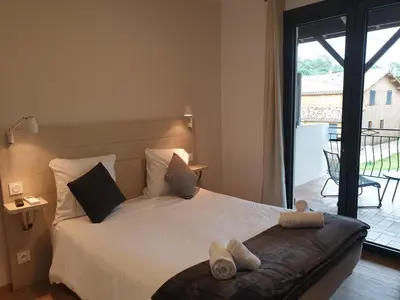 Un ou plusieurs lits dans un hébergement de l'établissement Hotel Cote et Lac