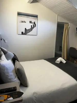 Un ou plusieurs lits dans un hébergement de l'établissement Hotel Cote et Lac