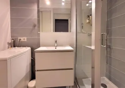 Salle de bains dans l'établissement LES ESTIVALES - Maison mitoyenne pour 4 personnes