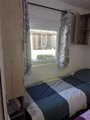 Un ou plusieurs lits dans un hébergement de l'établissement Chez Bruno & Sophie Mobil home luxe 6-8P BORA BORA