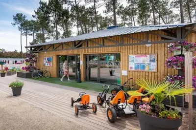 Jardin de l'établissement Chez Bruno & Sophie Mobil home luxe 6-8P BORA BORA