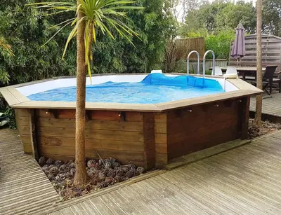 Piscine de l'établissement Jolie maison de vacances proche lac ou située à proximité