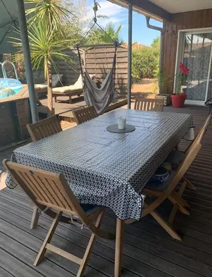 Piscine de l'établissement Jolie maison de vacances proche lac ou située à proximité