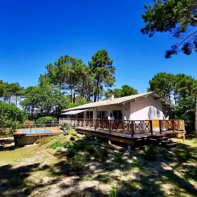 Villa avec piscine sur le golf entre lac et Océan