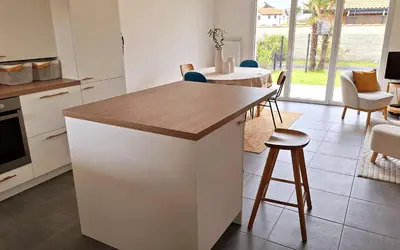Cuisine ou kitchenette dans l'établissement Maison cosy avec petit jardin