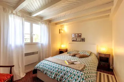 Un ou plusieurs lits dans un hébergement de l'établissement La Maison Bleue