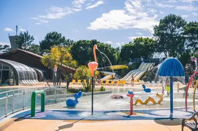 Piscine de l'établissement Mobilhome Le Serenité - La Plage ou située à proximité