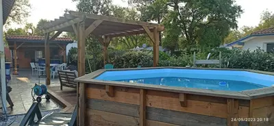Piscine de l'établissement Villa Landaise, 10 minutes des plages ou située à proximité