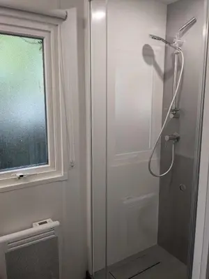 Salle de bains dans l'établissement Mobil Home 205 6 à 8 personnes