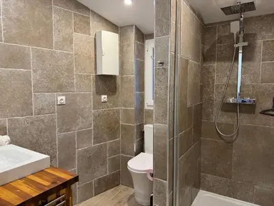 Salle de bains dans l'établissement Le Repos des Pins, à 10 minutes des plages
