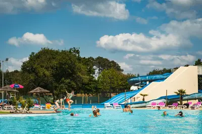 Piscine de l'établissement Natuara - L'horizon du lac - Wifi inclu ou située à proximité