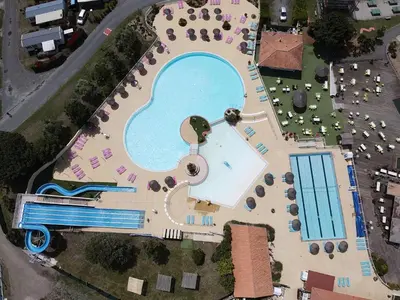 Piscine de l'établissement Natuara - L'horizon du lac - Wifi inclu ou située à proximité