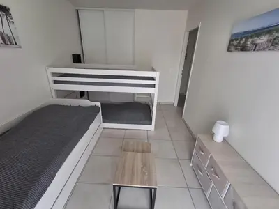 Un ou plusieurs lits dans un hébergement de l'établissement Mimizan Plage: Appartement Neuf 6 Pers à 400m de l'Océan avec WIFI - FR-1-50-150