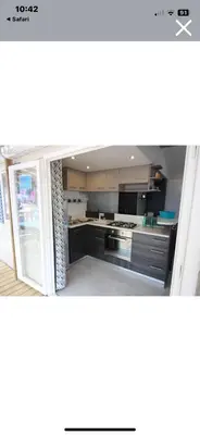 Cuisine ou kitchenette dans l'établissement Mobilhome 6 et 4 places terrasses couvertes - Les Dunes de Contis