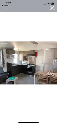 Cuisine ou kitchenette dans l'établissement Mobilhome 6 et 4 places terrasses couvertes - Les Dunes de Contis