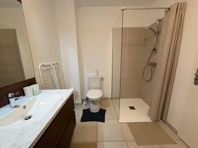 Salle de bains dans l'établissement Appartement Côté Dune à 600m de l'Océan