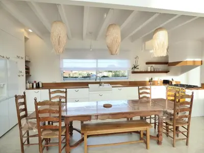 Cuisine ou kitchenette dans l'établissement VILLA HELIOSEA, piscine chauffée, jacuzzi, climatisation