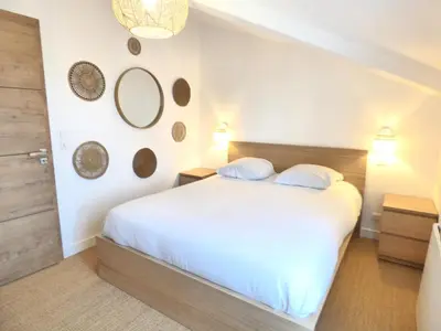 Un ou plusieurs lits dans un hébergement de l'établissement VILLA HELIOSEA, piscine chauffée, jacuzzi, climatisation