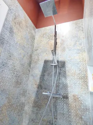 Salle de bains dans l'établissement VILLA HELIOSEA, piscine chauffée, jacuzzi, climatisation