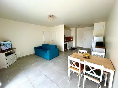 Télévision ou salle de divertissement dans l'établissement Appartement au bord de la plage et de la foret