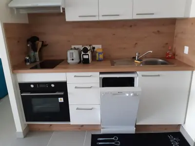 Cuisine ou kitchenette dans l'établissement Appartement au bord de la plage et de la foret