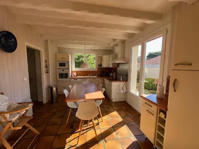 Cuisine ou kitchenette dans l'établissement Villa Valhalla - 400m from beach, sauna and big heated pool