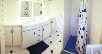 Salle de bains dans l'établissement Villa Valhalla - 400m from beach, sauna and big heated pool