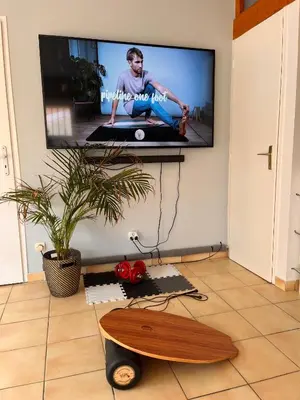 Télévision ou salle de divertissement dans l'établissement Villa Valhalla - 400m from beach, sauna and big heated pool