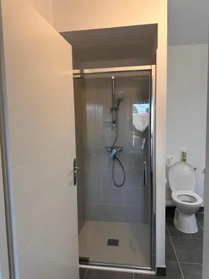 Salle de bains dans l'établissement À 500m de la plage - L Ébène -