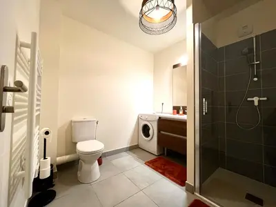 Salle de bains dans l'établissement REMENBER - T2 proche océan