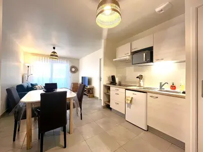 Cuisine ou kitchenette dans l'établissement REMENBER - T2 proche océan
