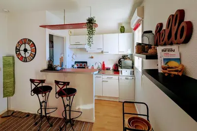 Cuisine ou kitchenette dans l'établissement Refuge du pilote tout équipé au calme avec balcon