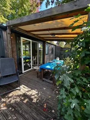 Jardin de l'établissement Mobil Home Camping Marvilla Parks 5 lac Biscarosse