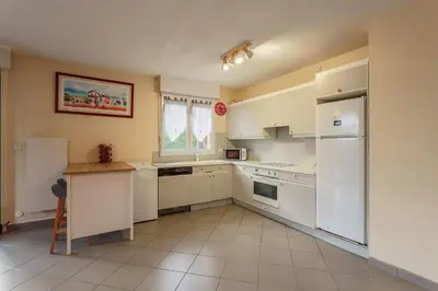 Cuisine ou kitchenette dans l'établissement Le Landais - Wifi - Terrasse - Plage