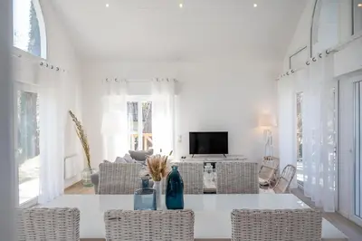 Télévision ou salle de divertissement dans l'établissement Villa Ocean