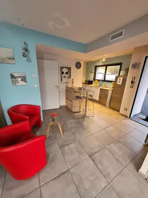 Cuisine ou kitchenette dans l'établissement Mini VILLA Coup de Coeur avec Jacuzzi et Sauna Clim Jardin clos et parking sur place
