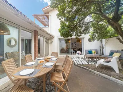 Coin salon dans l'établissement maison de l'arbousier