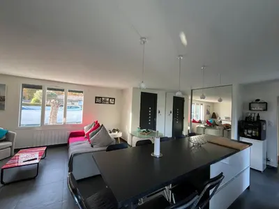 Cuisine ou kitchenette dans l'établissement Maison famille avec piscine, Wi-Fi et parking à Gujan-Mestras - FR-1-319-583