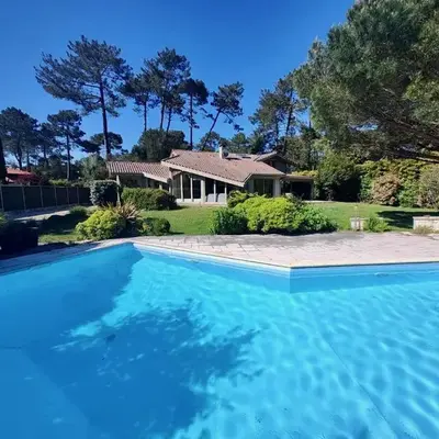 Hossegor Belle villa avec piscine pour 10 personnes.