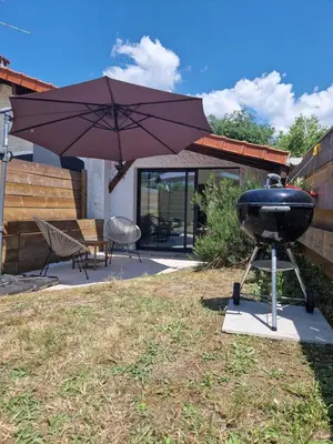 Barbecue disponible mis à disposition des clients de l'appartement