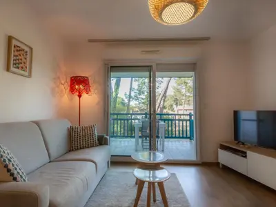 Télévision ou salle de divertissement dans l'établissement Apartment Les Berges Landaises-6 by Interhome